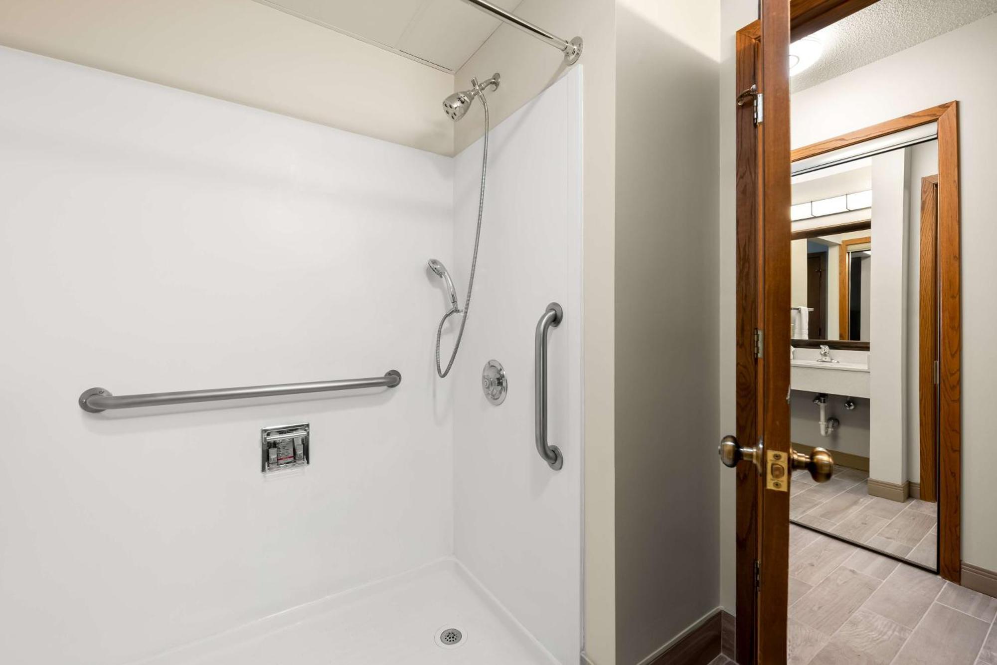 Best Western Inn Rice Lake Εξωτερικό φωτογραφία